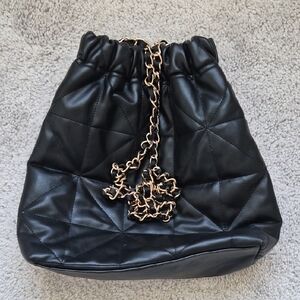 Elegant Black Quilted Chain Bag